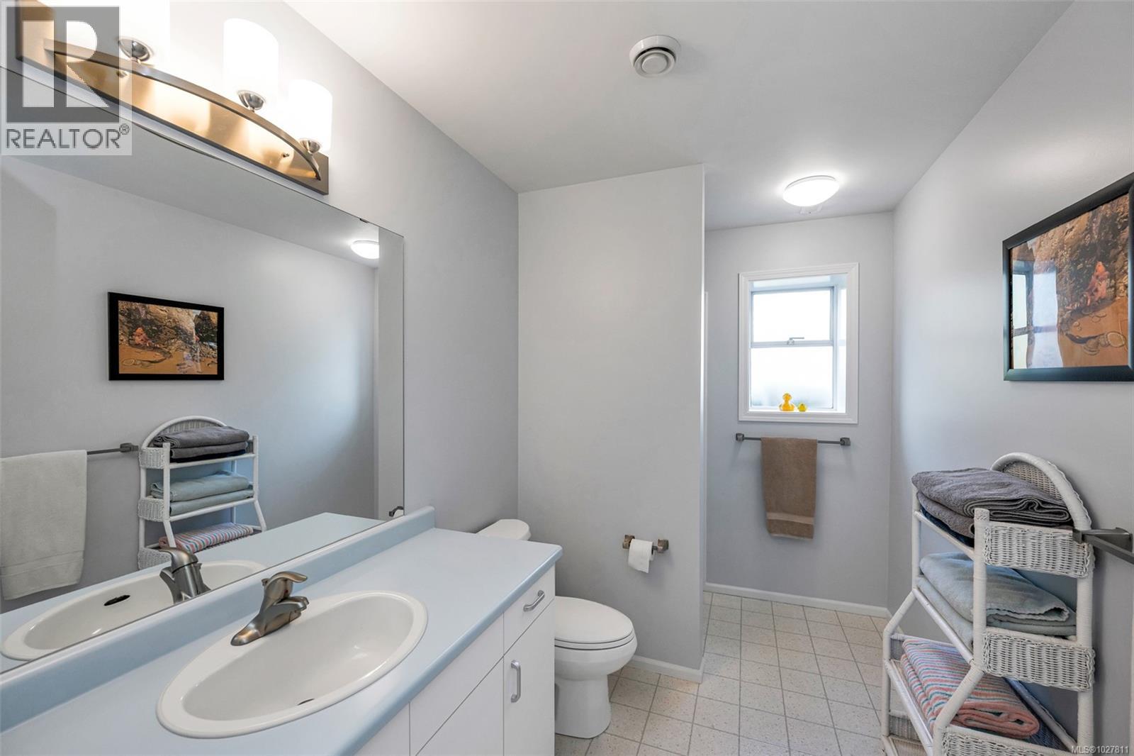 1249 KATHLEEN DR - 34