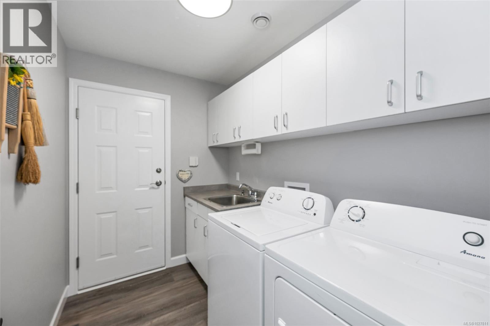 1249 KATHLEEN DR - 25