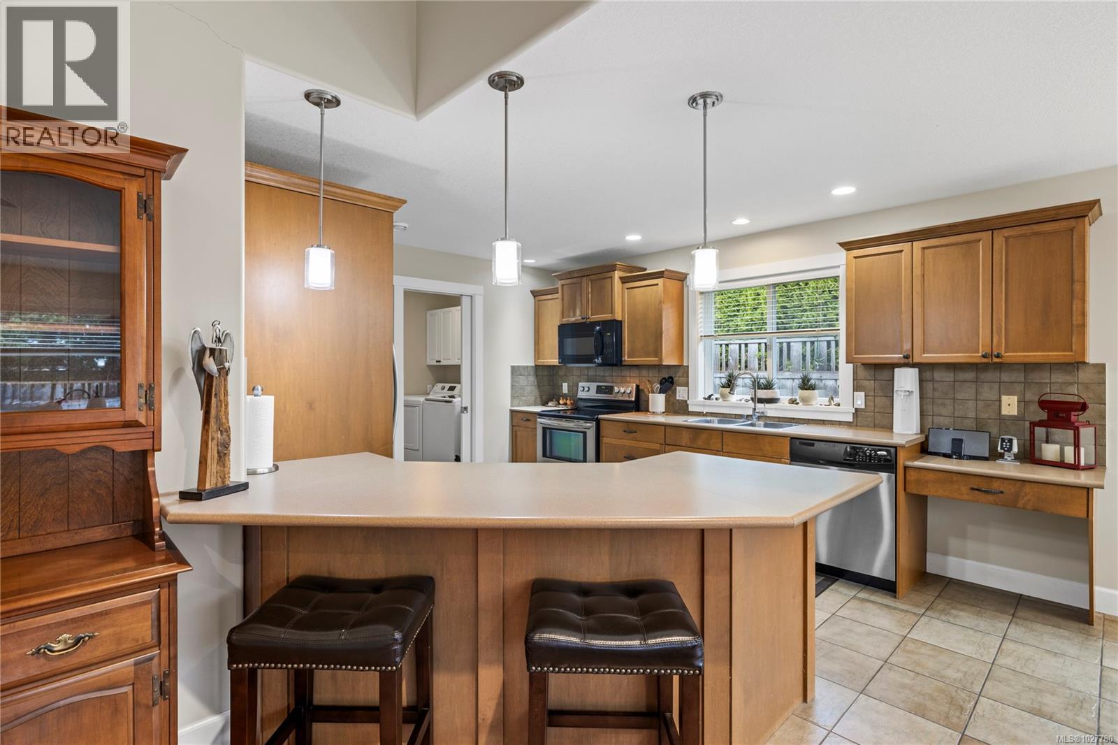 588 VIKING WAY - Image 3