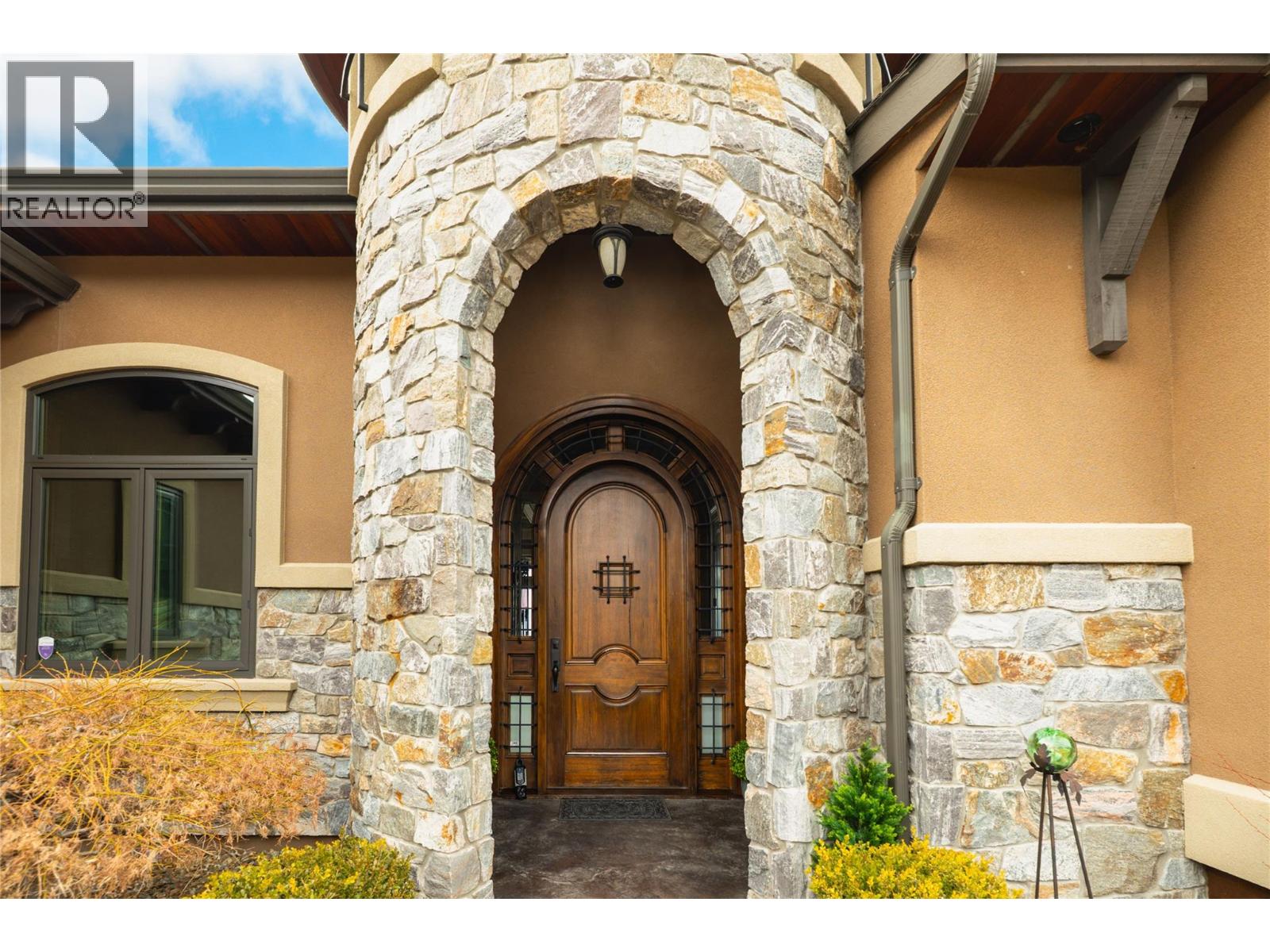 954 Hewetson Avenue - 60