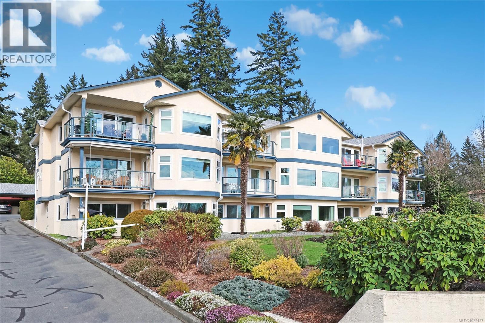 302 1902 Comox Avenue - main photo