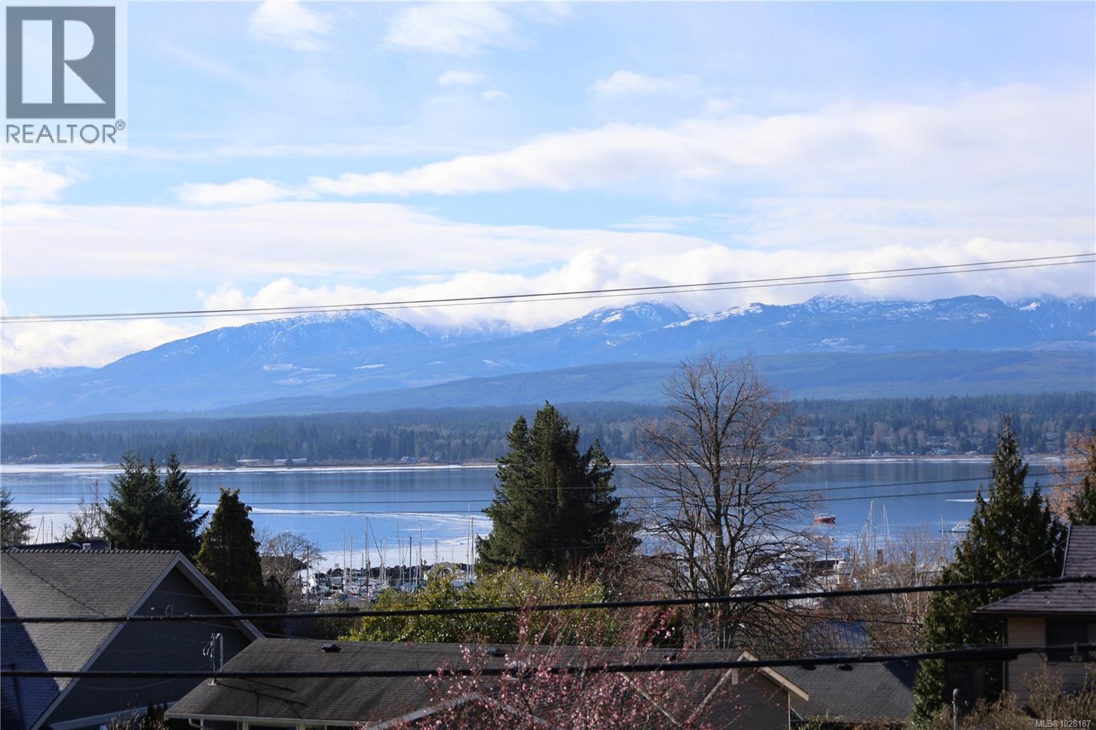 302 1902 Comox Avenue - photo 2