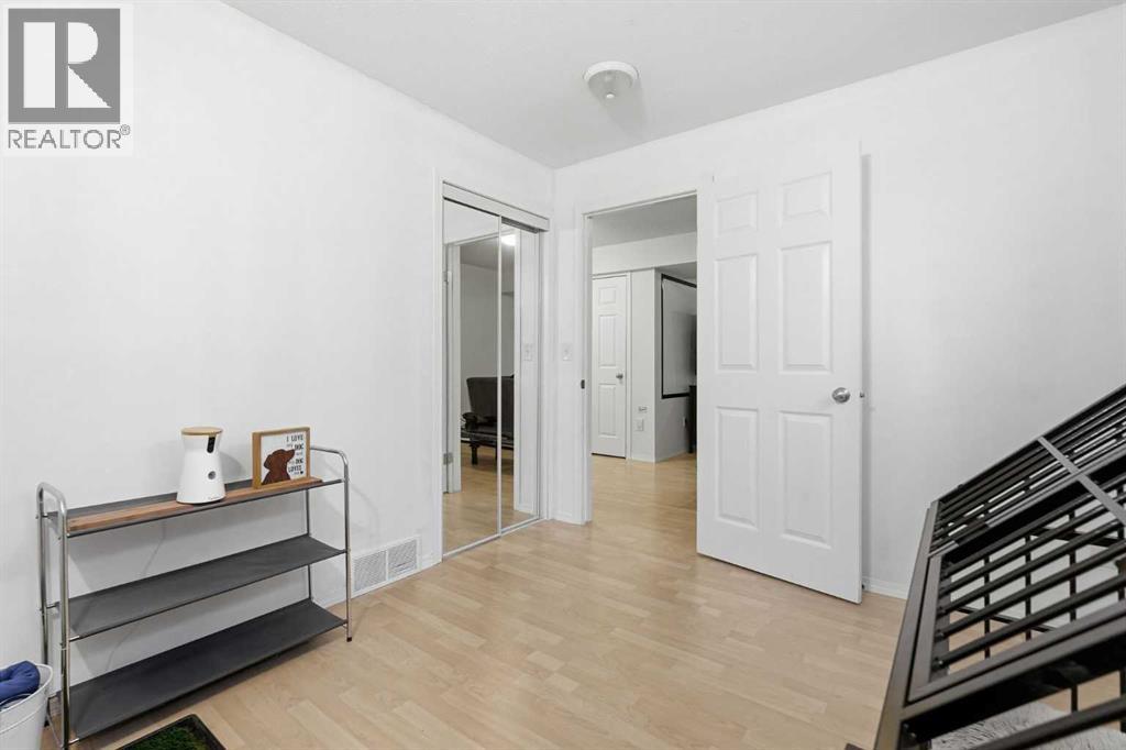 Single Family House for Sale in  Cougartown Circle SW Cougar Ridge Calgary 