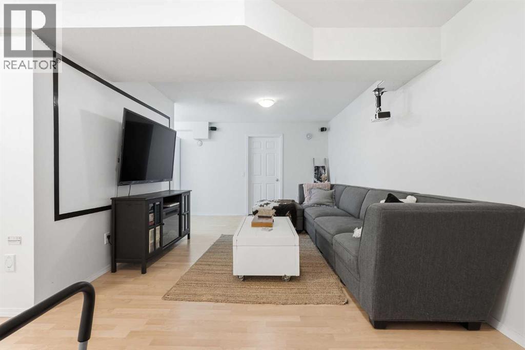 Single Family House for Sale in  Cougartown Circle SW Cougar Ridge Calgary 