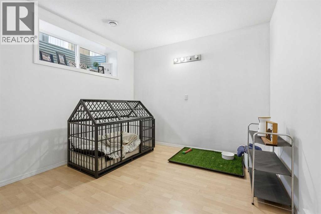 Single Family House for Sale in  Cougartown Circle SW Cougar Ridge Calgary 