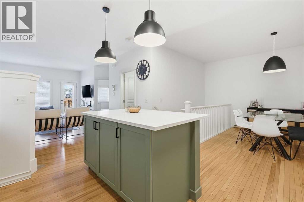 Single Family House for Sale in  Cougartown Circle SW Cougar Ridge Calgary 