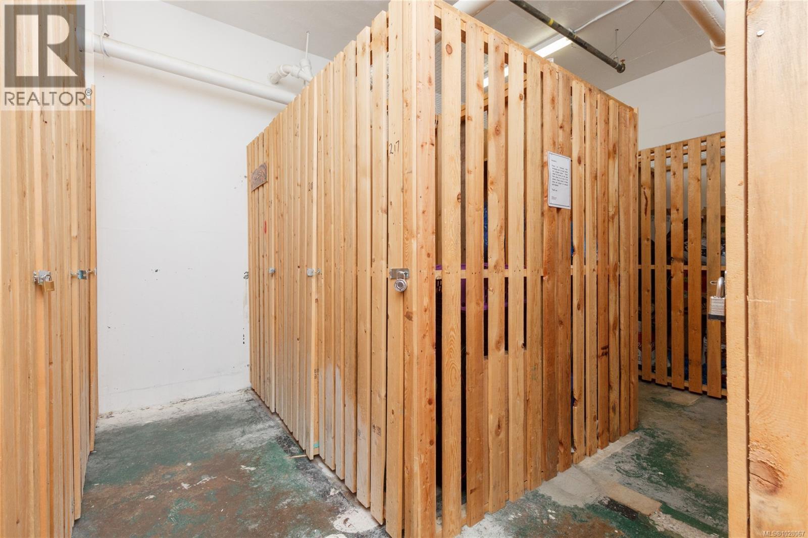 #411 1061 FORT ST - 31