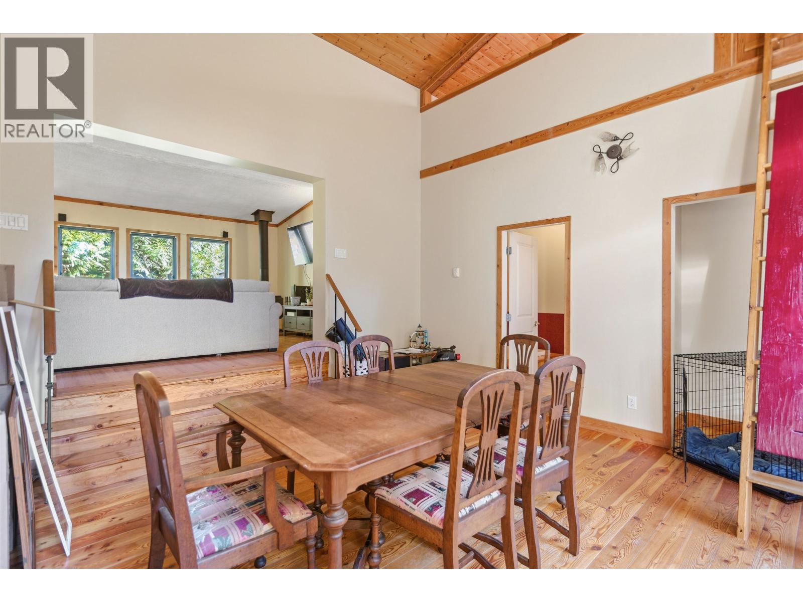 7103 SECHELT INLET ROAD, Sechelt