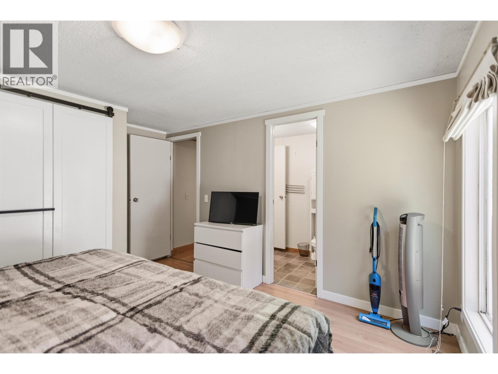 7103 SECHELT INLET ROAD, Sechelt