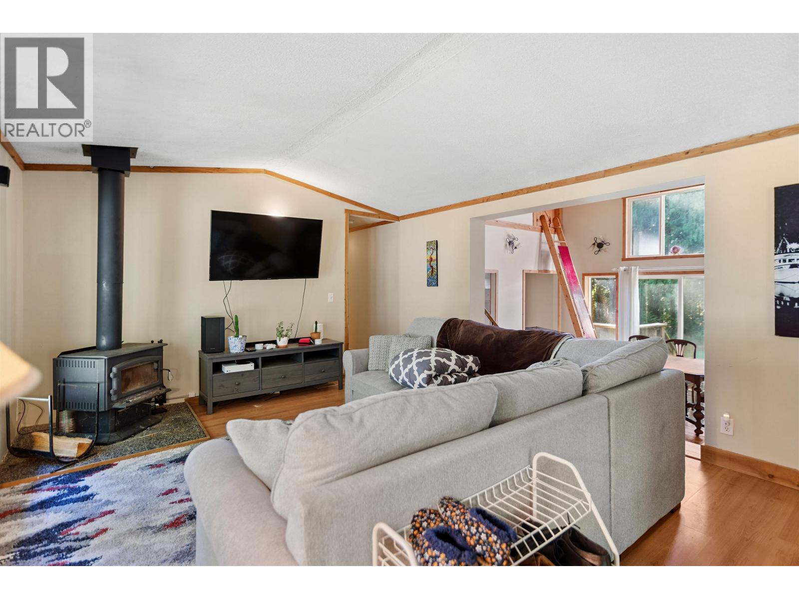 7103 SECHELT INLET ROAD, Sechelt