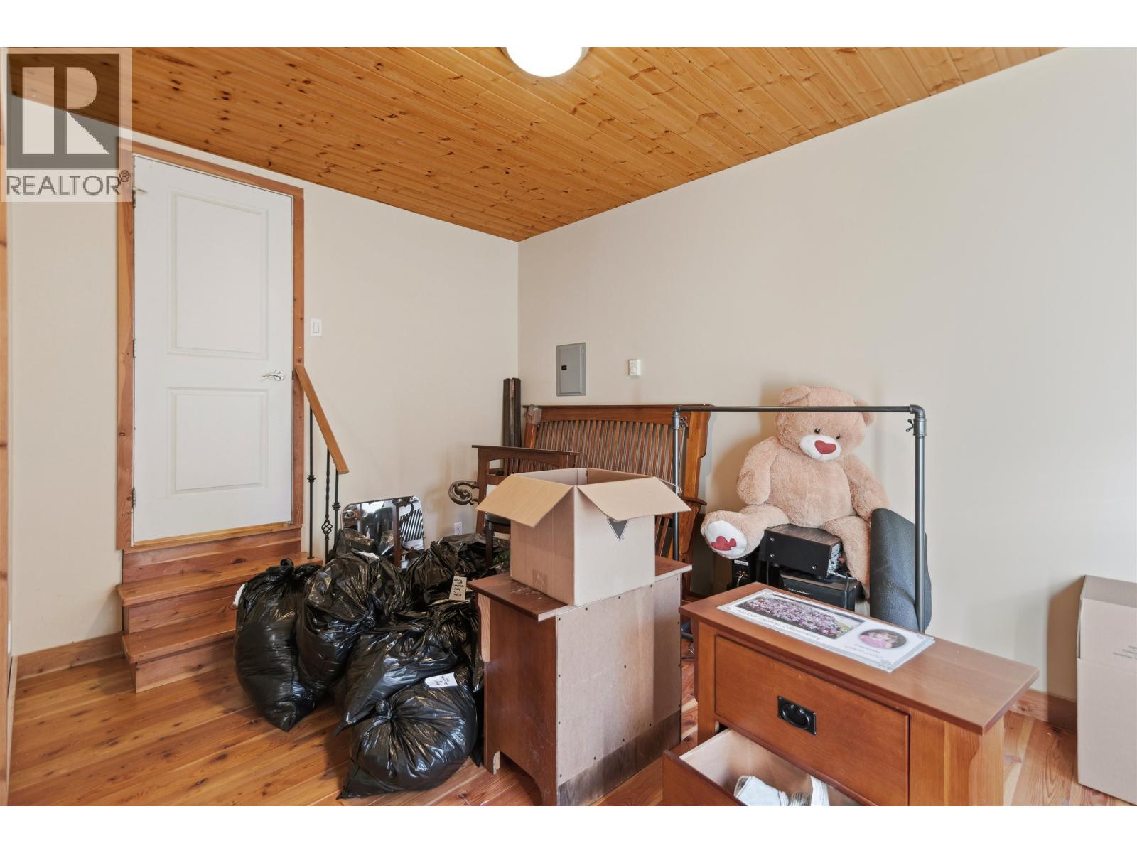 7103 SECHELT INLET ROAD, Sechelt