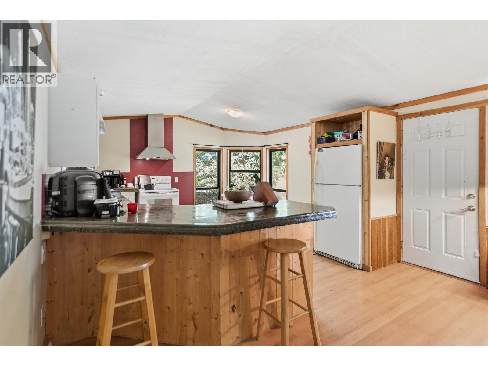7103 SECHELT INLET ROAD, Sechelt