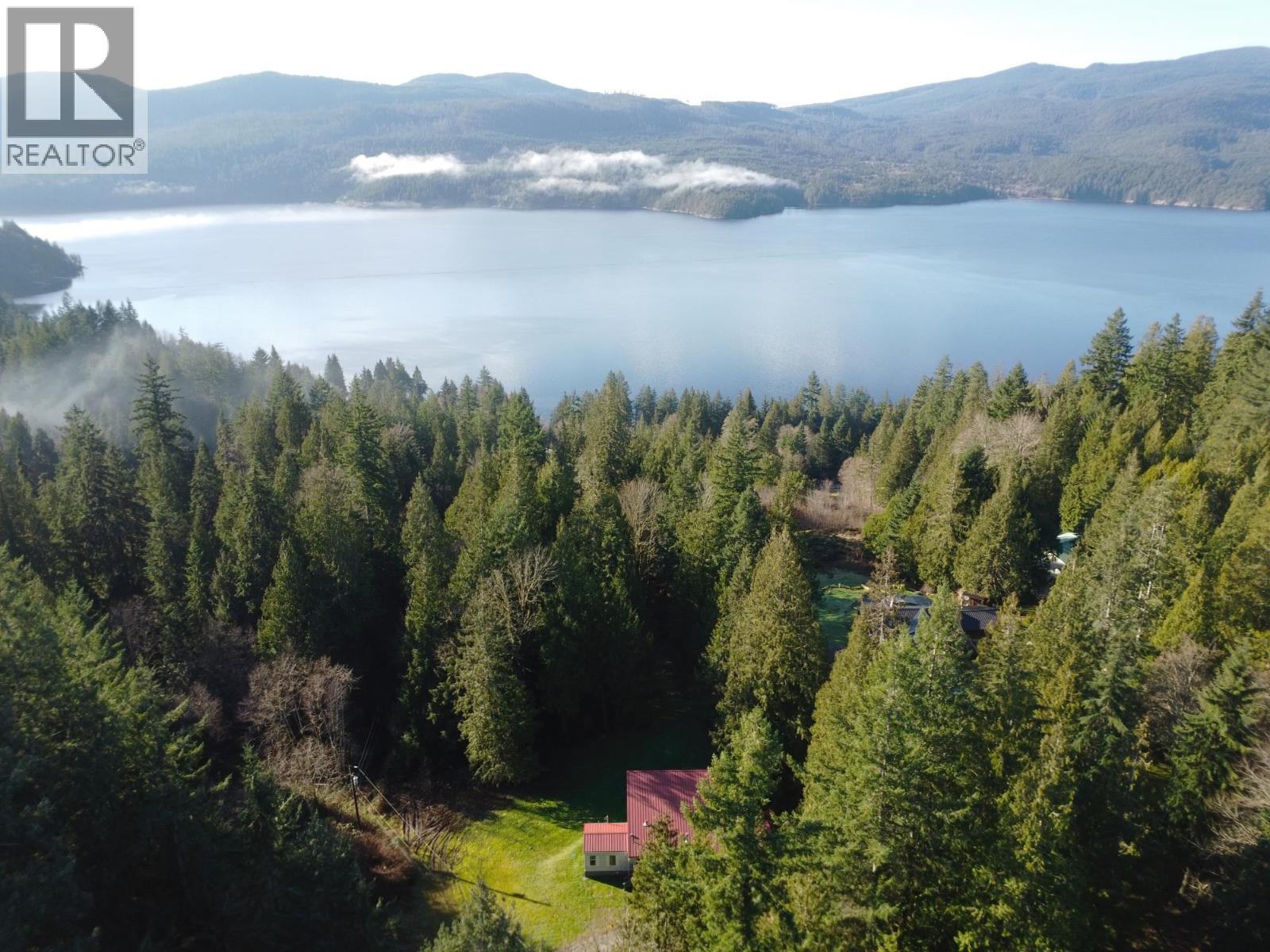 7103 SECHELT INLET ROAD, Sechelt