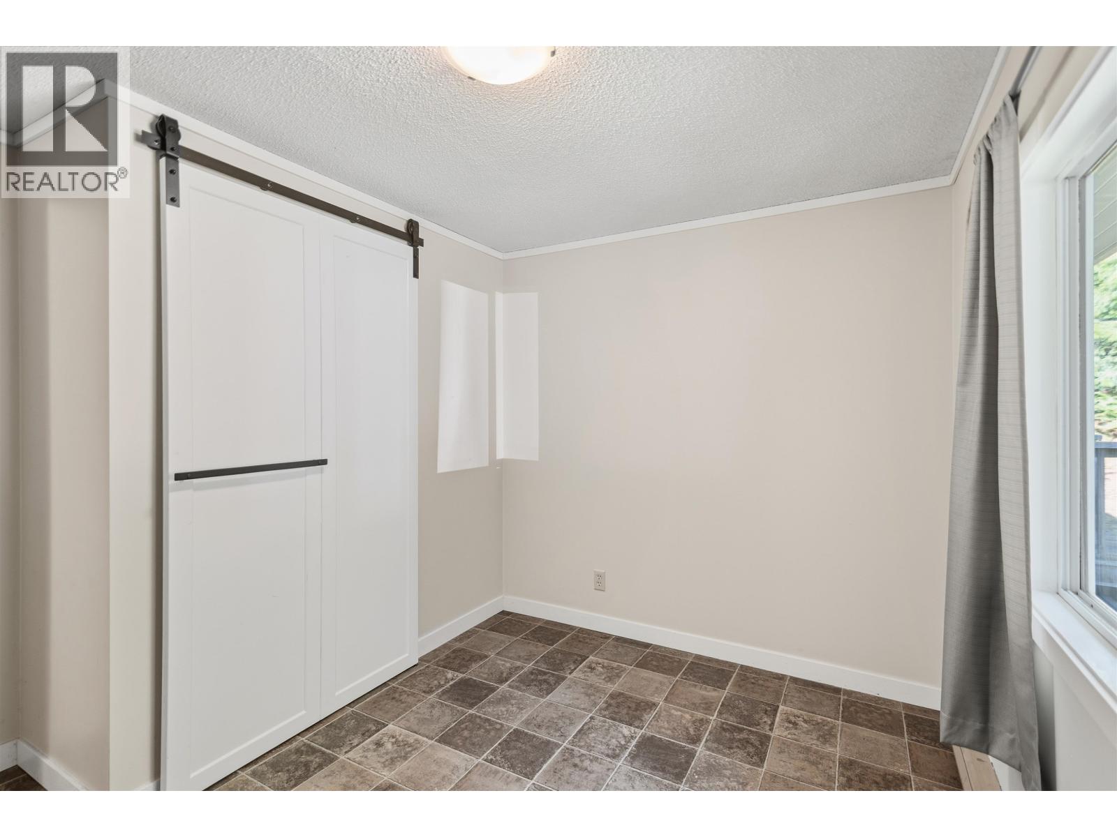 7103 SECHELT INLET ROAD, Sechelt