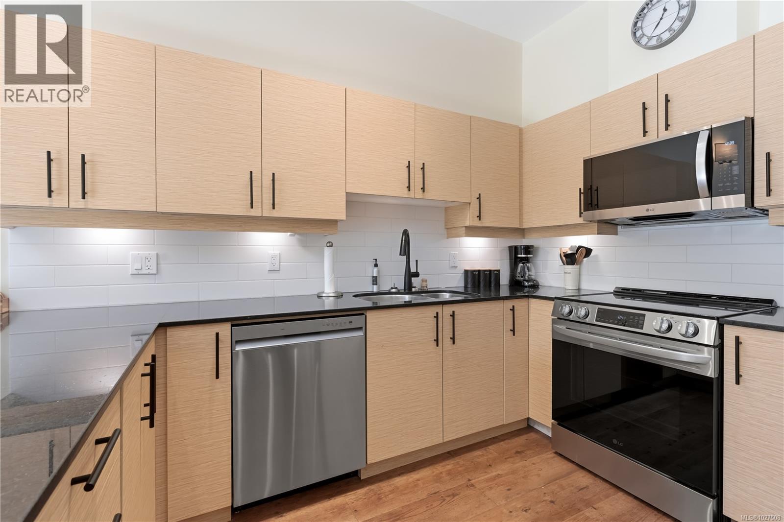 13 203 Boardwalk Blvd, Ucluelet