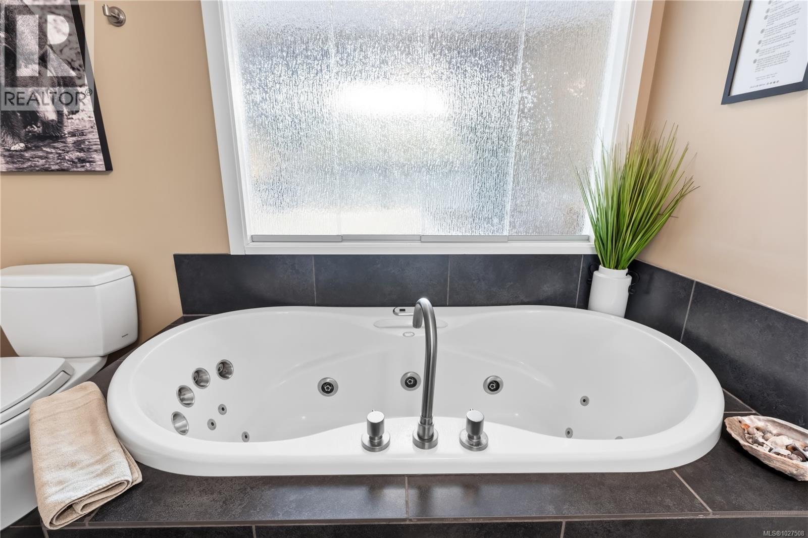 13 203 Boardwalk Blvd, Ucluelet