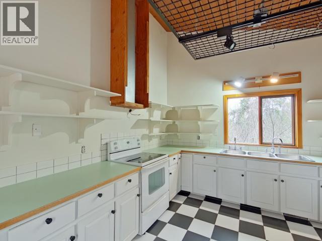 2005 RALPH ROAD, Powell River