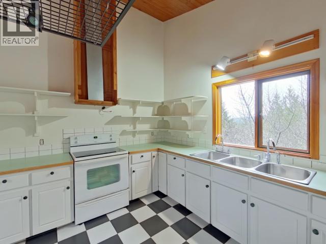 2005 RALPH ROAD, Powell River