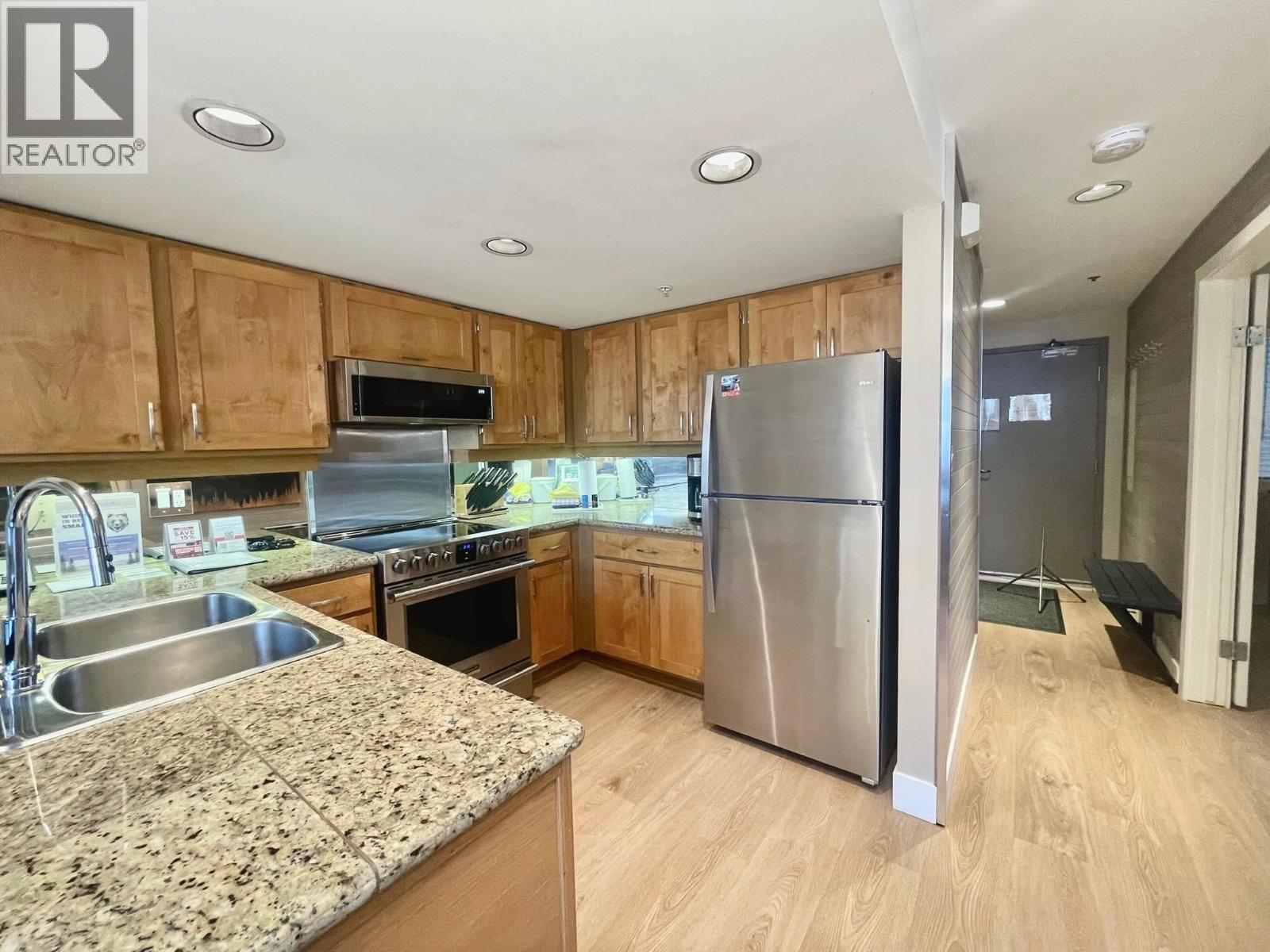 Week 9 902-4293 MOUNTAIN SQUARE, Whistler