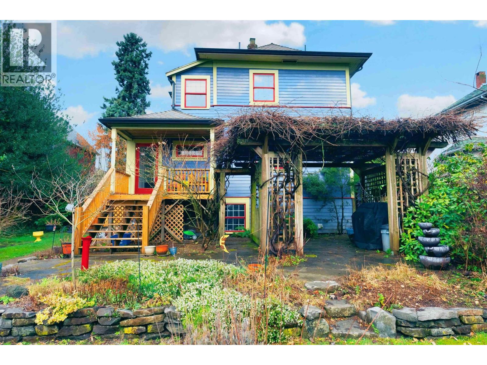 510 THIRD AVENUE, New Westminster