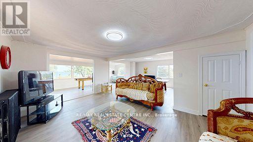 4036 LAKESHORE ROAD - 4
