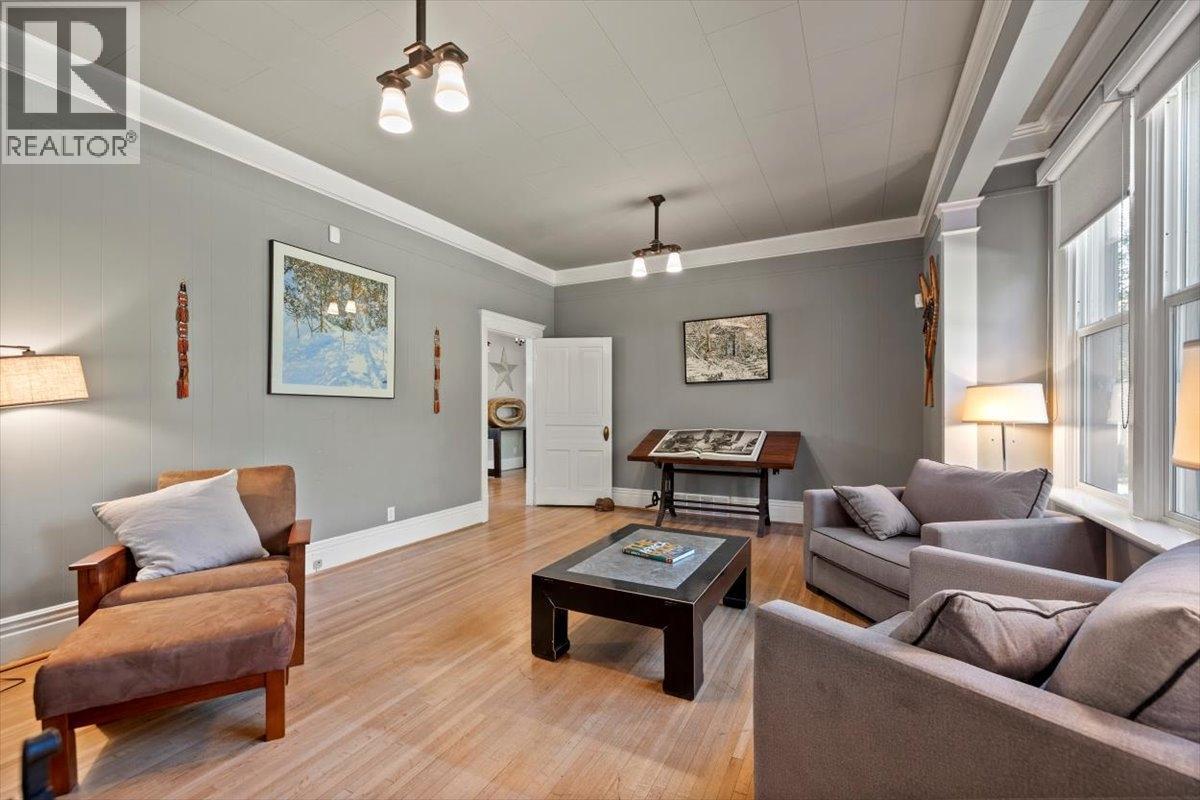9 PARK Crescent - 53