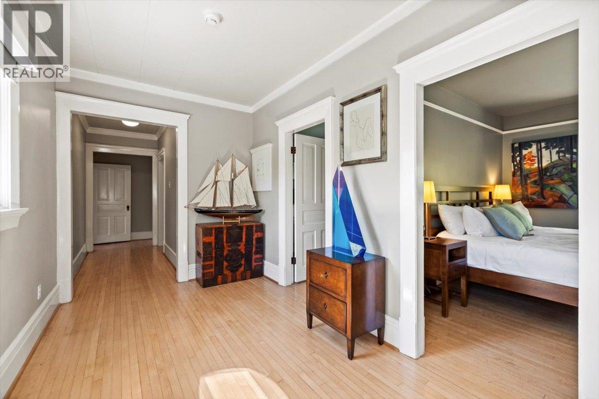 9 PARK Crescent - 60
