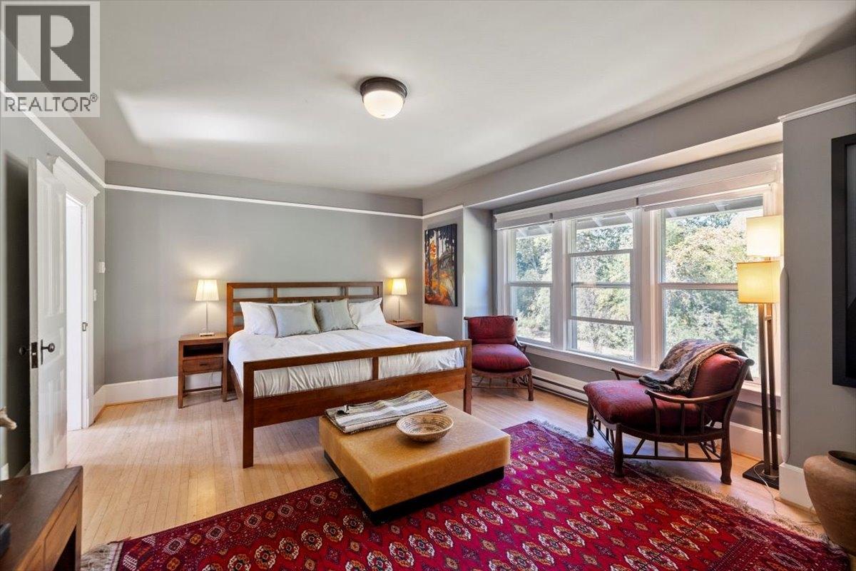 9 PARK CRESCENT - 63