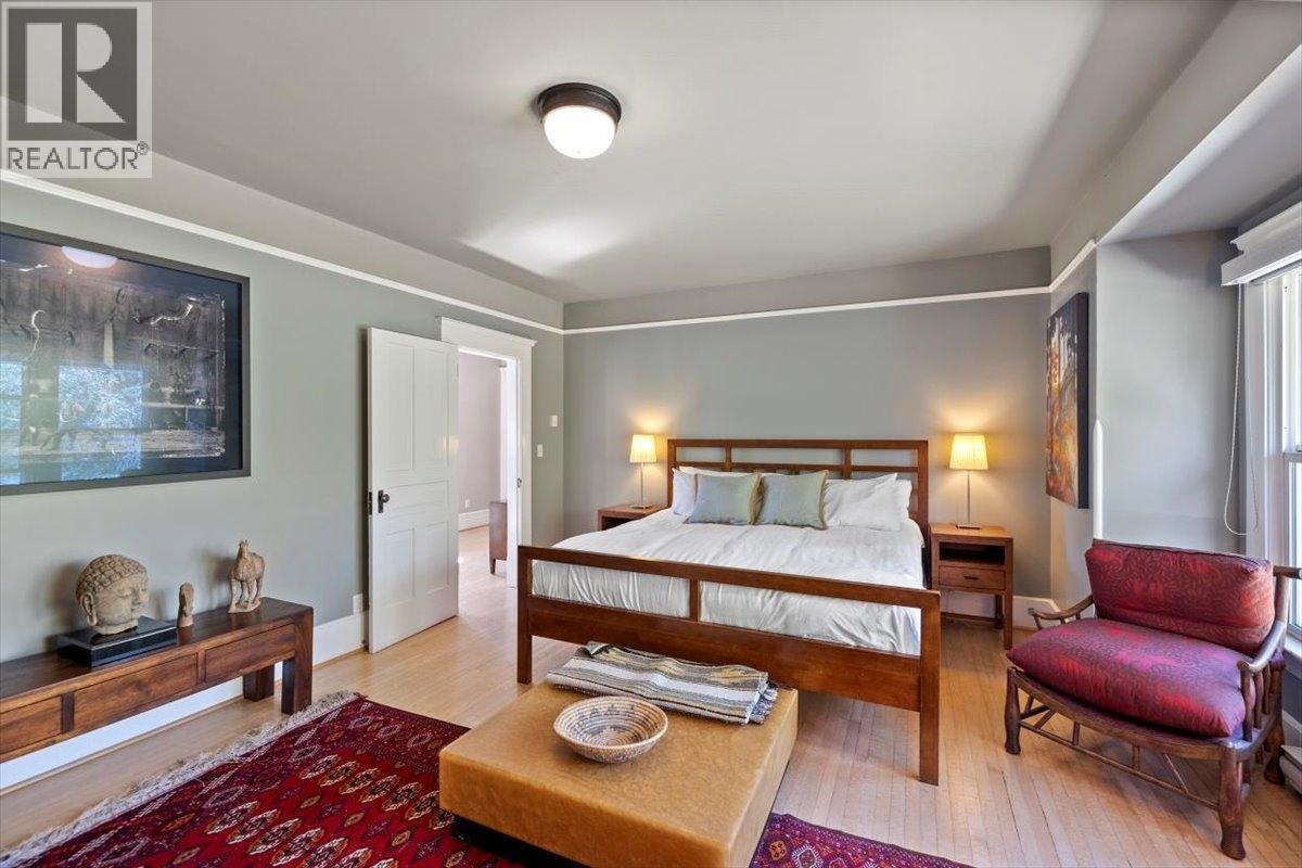 9 PARK CRESCENT - 64