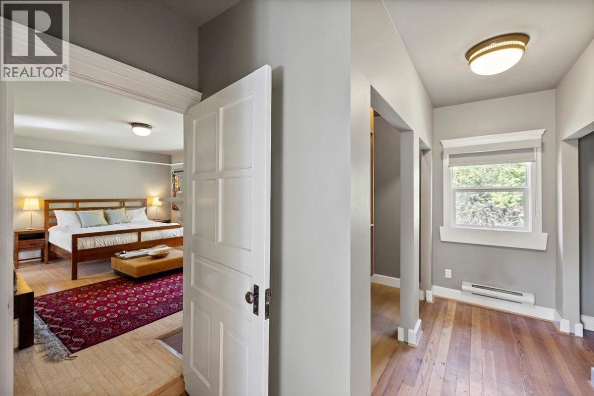 9 PARK CRESCENT - 66