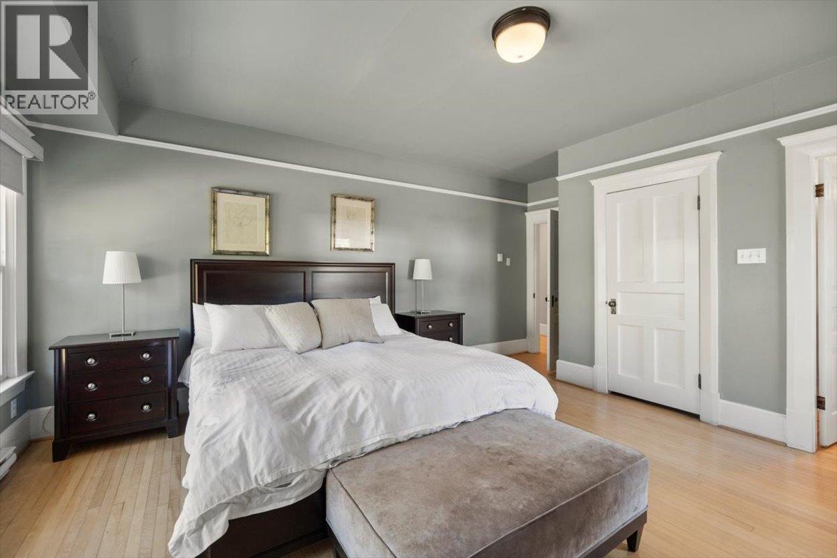 9 PARK Crescent - 75