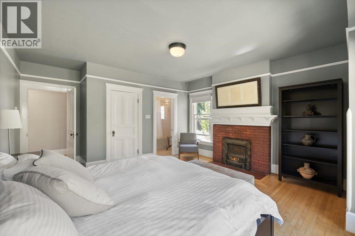 9 PARK Crescent - 77