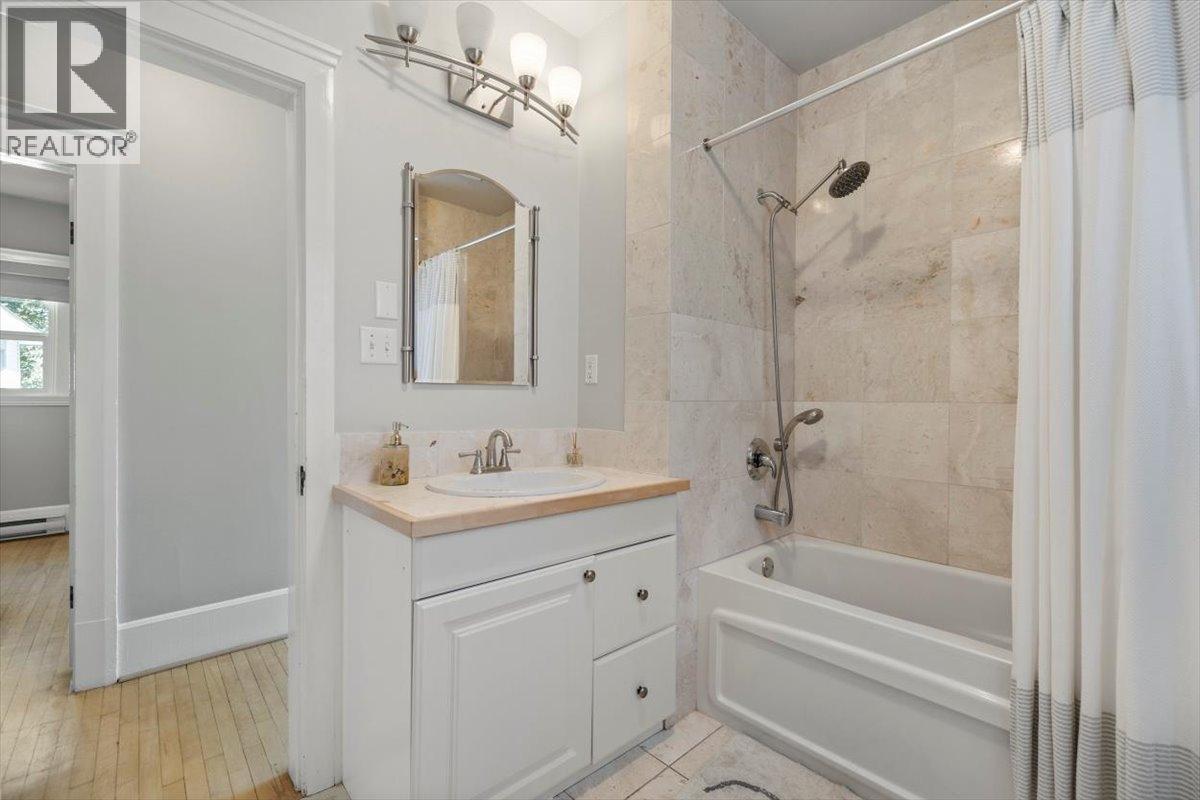 9 PARK Crescent - 81