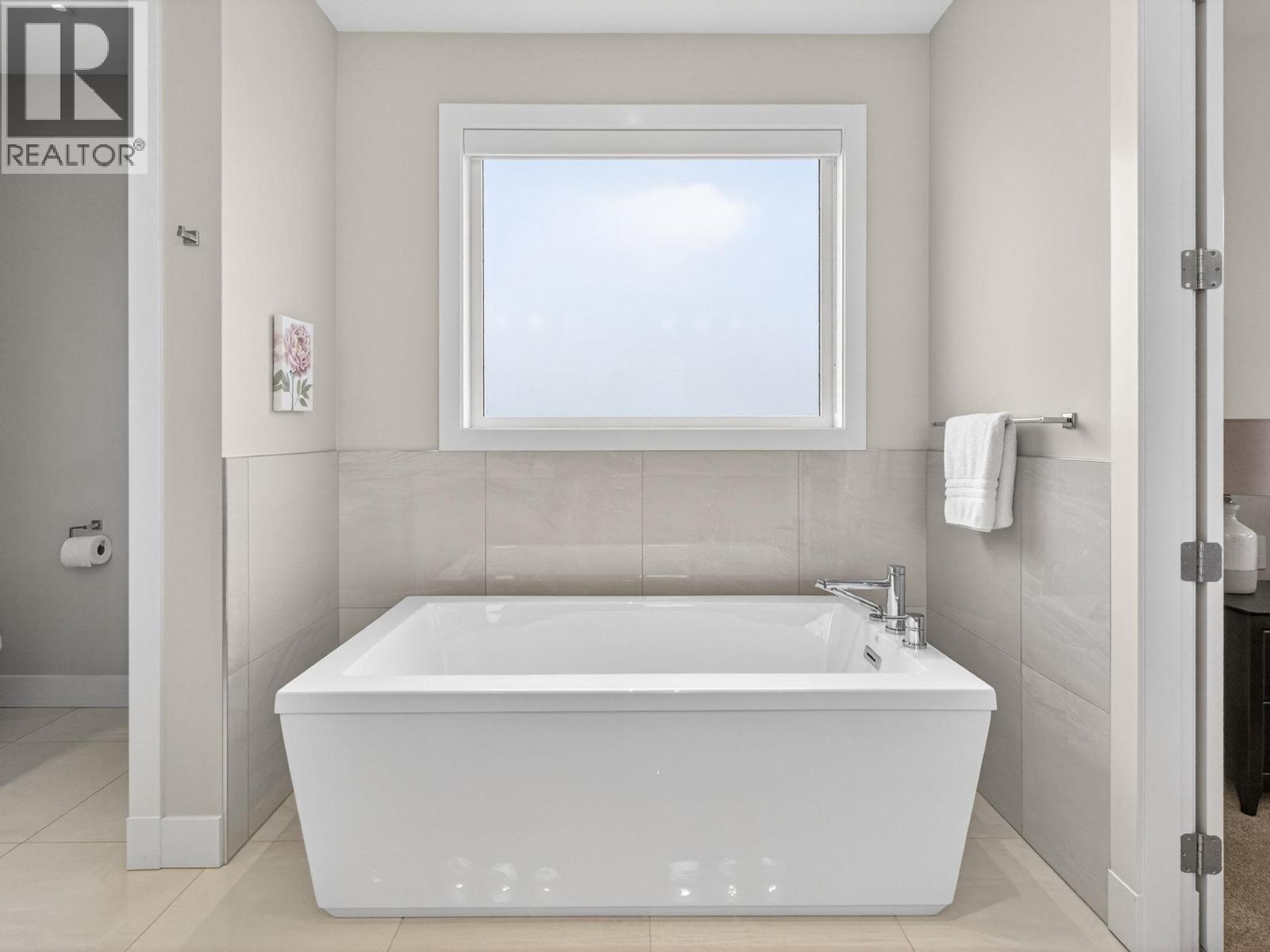 4579 Anhalt Road, Kelowna