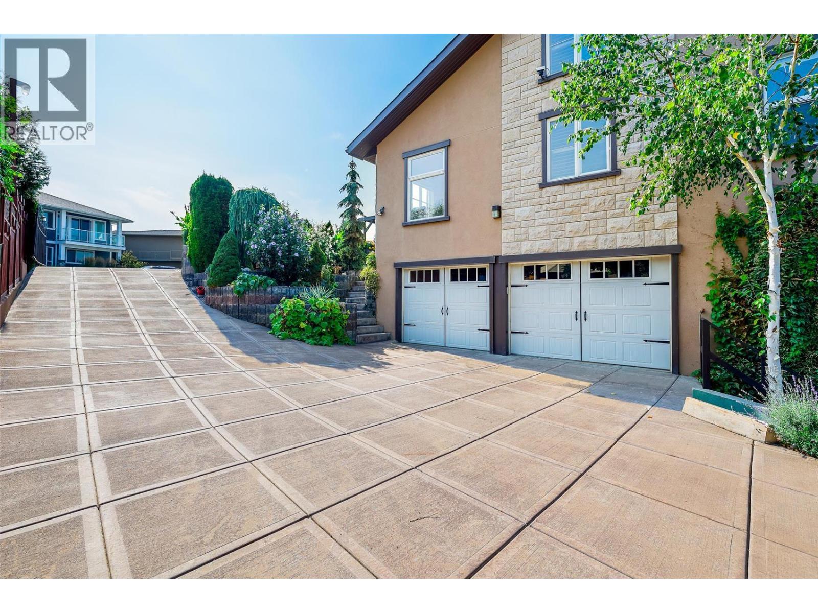 375 Trumpeter Court, Kelowna