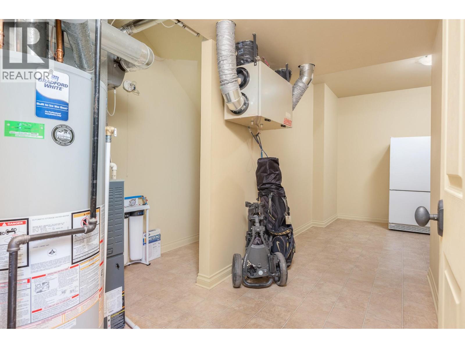 200 MELROSE COURT - 44