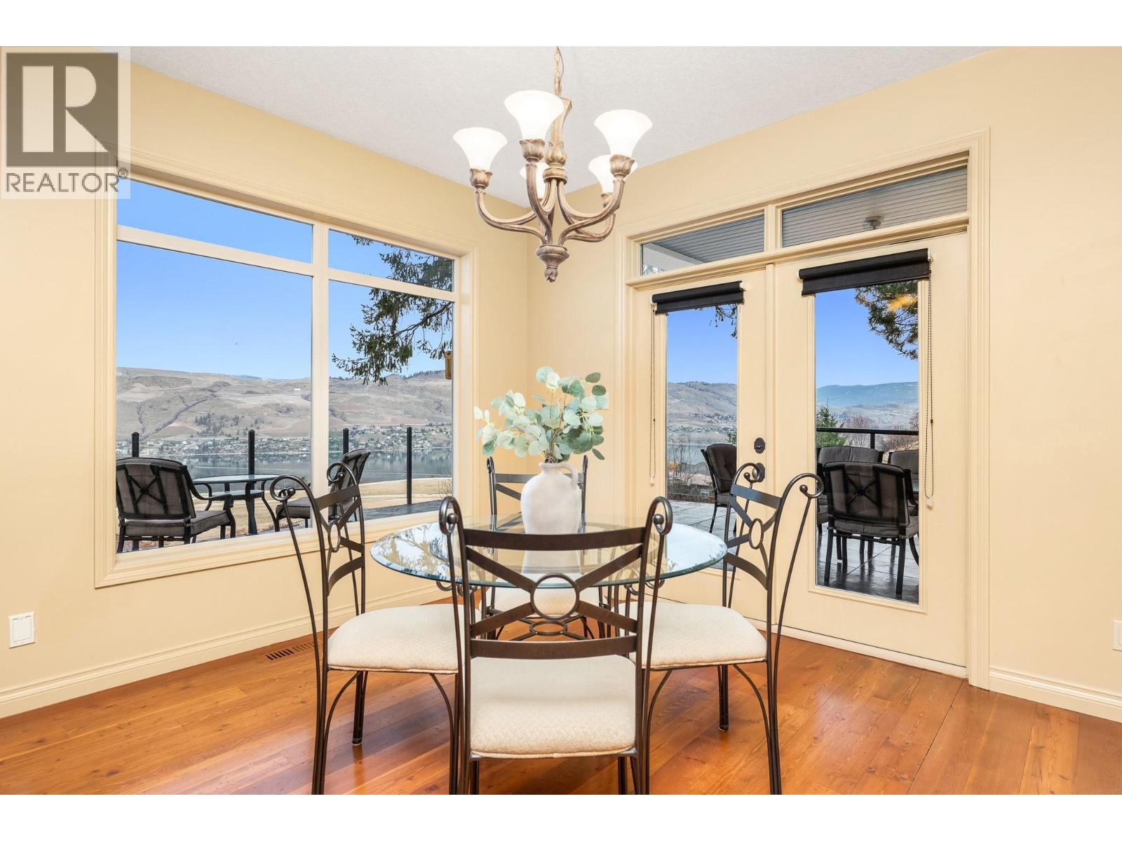 200 MELROSE COURT - 15