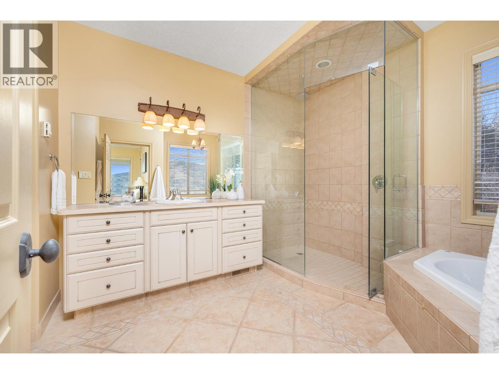 200 MELROSE COURT - 31