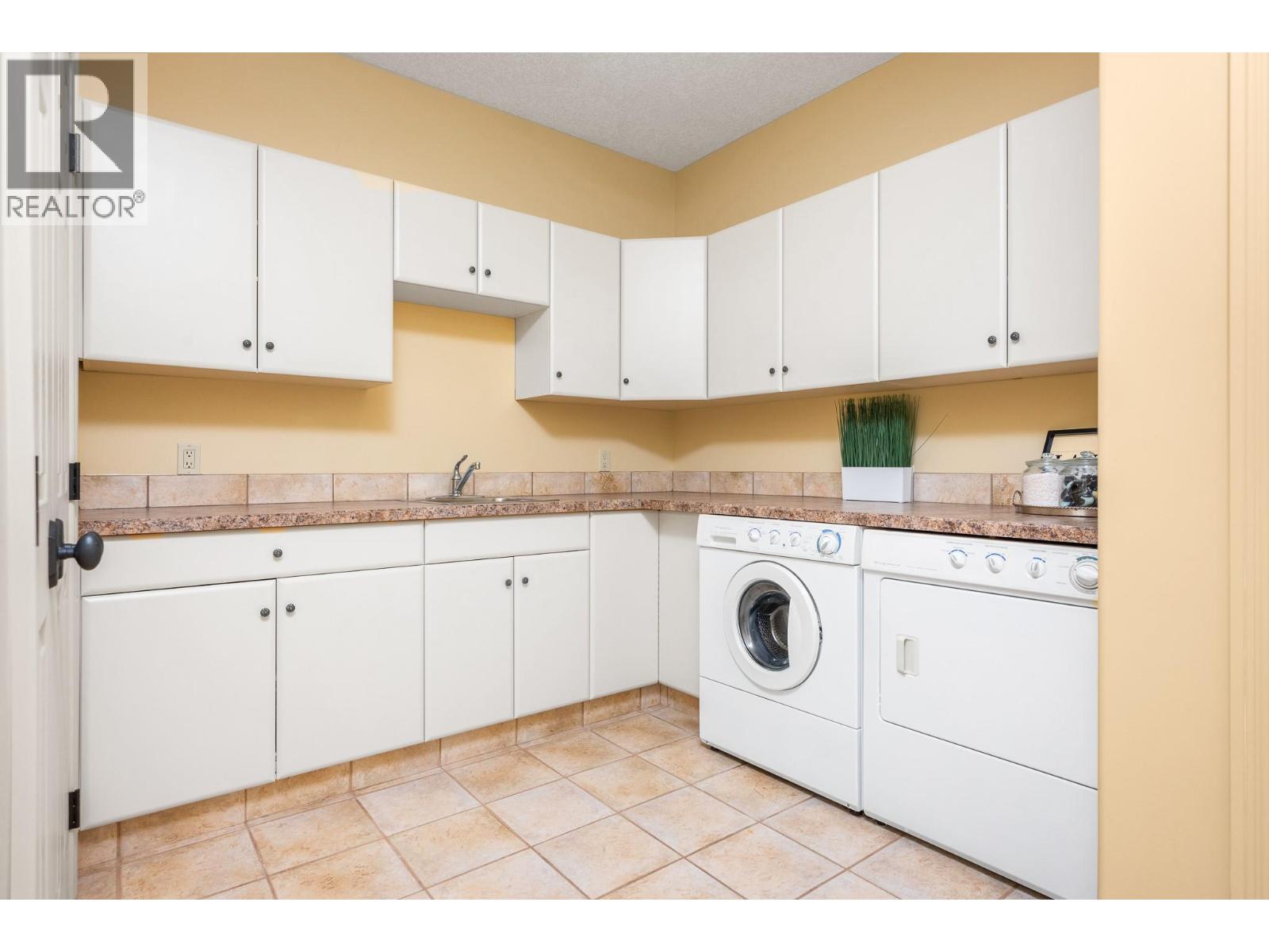 200 MELROSE COURT - 36