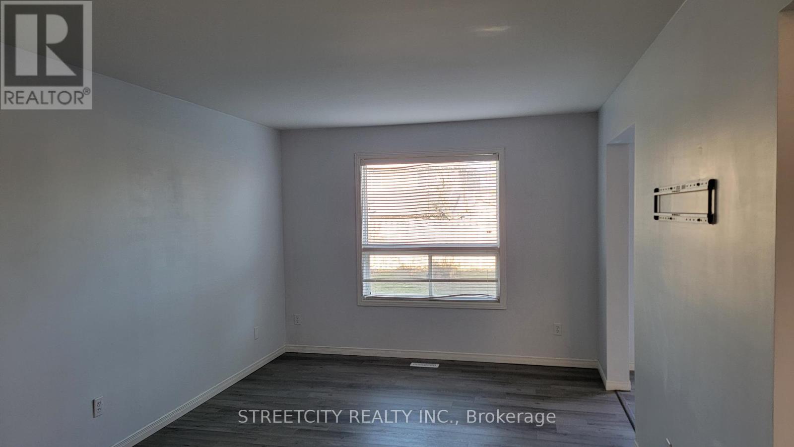 15 SANDRA ROAD — photo 12