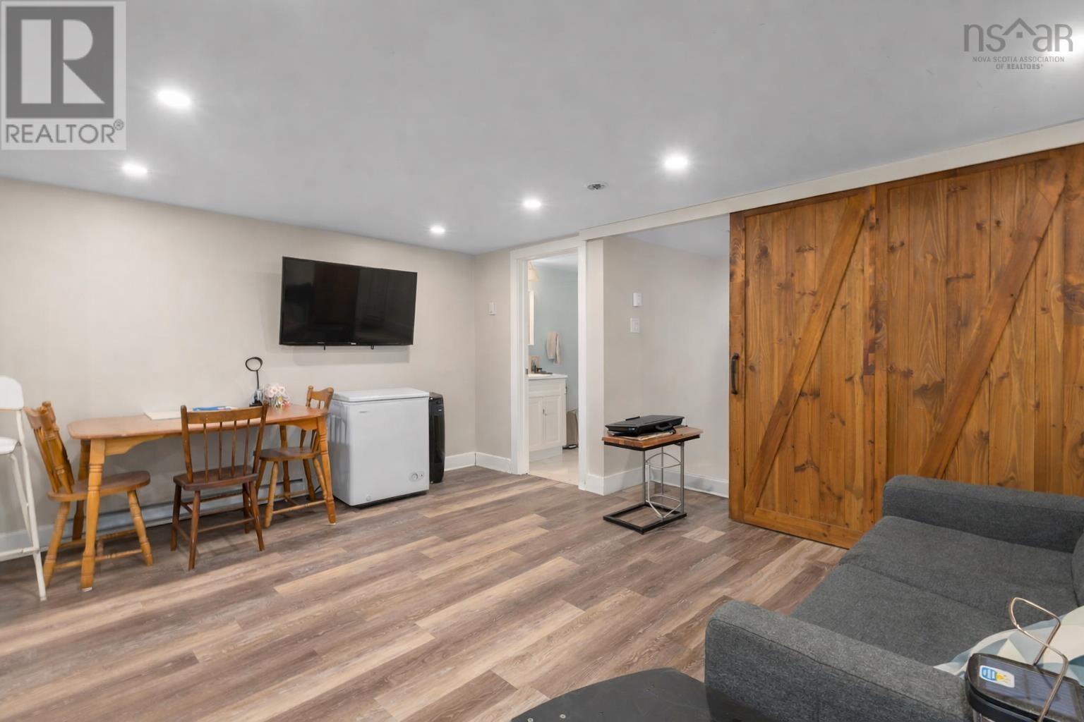 Property 24 of 37 of 6028/6030 Cunard Street