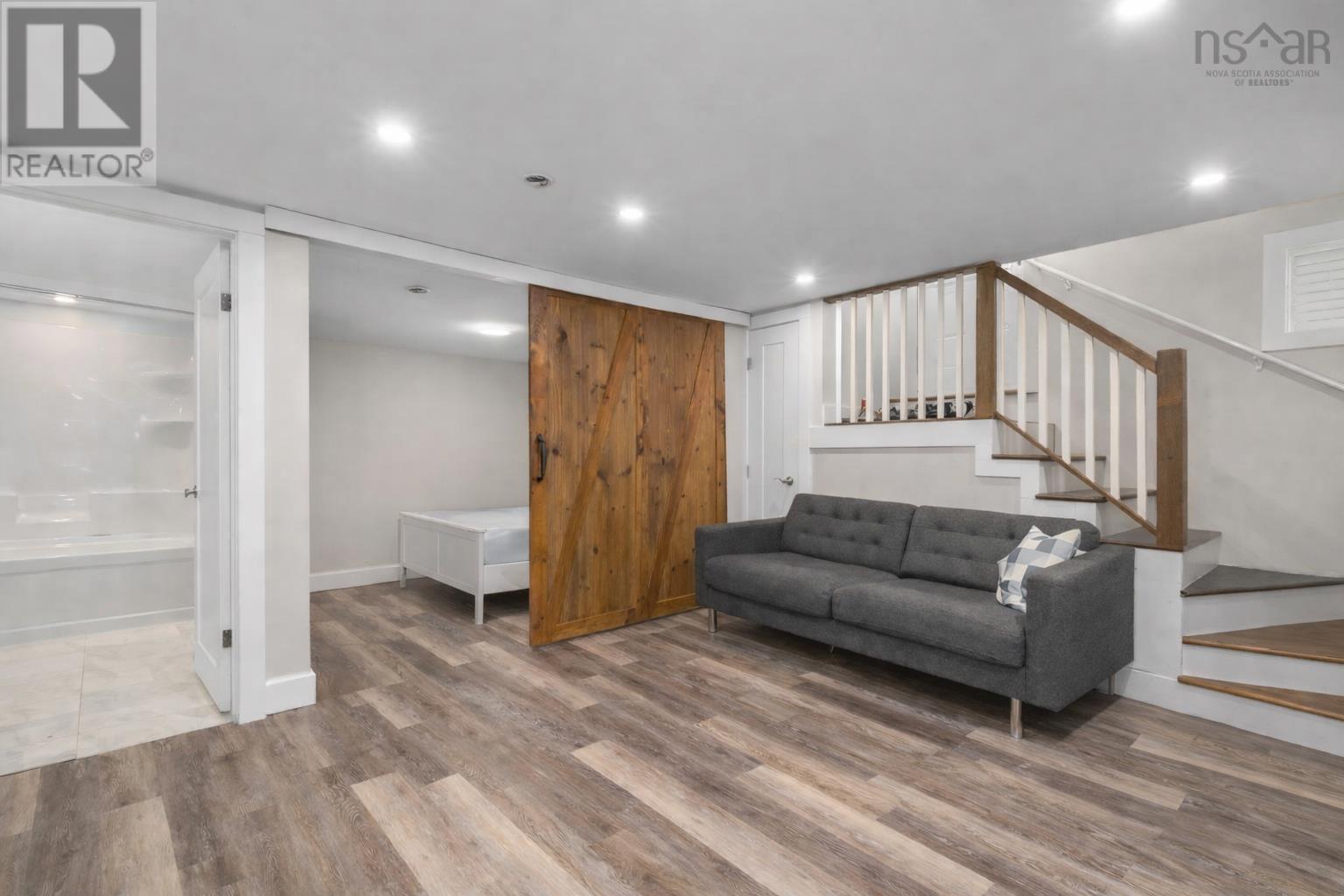 Property 26 of 37 of 6028/6030 Cunard Street