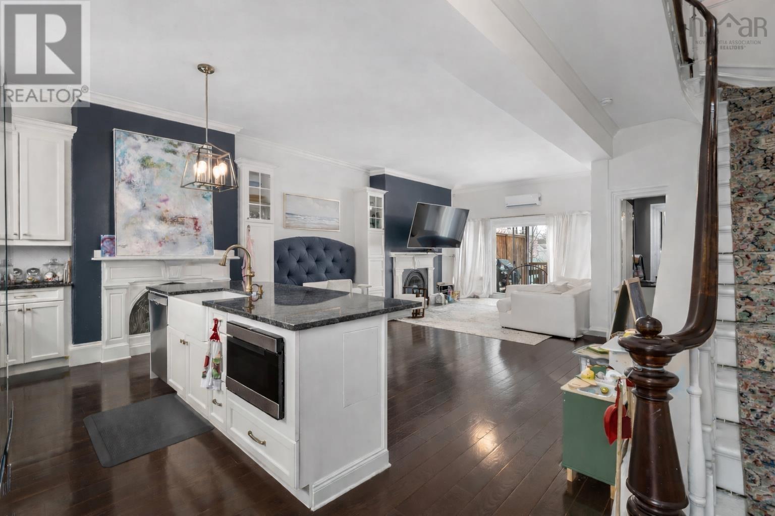 Property 3 of 38 of 6028/6030 Cunard Street