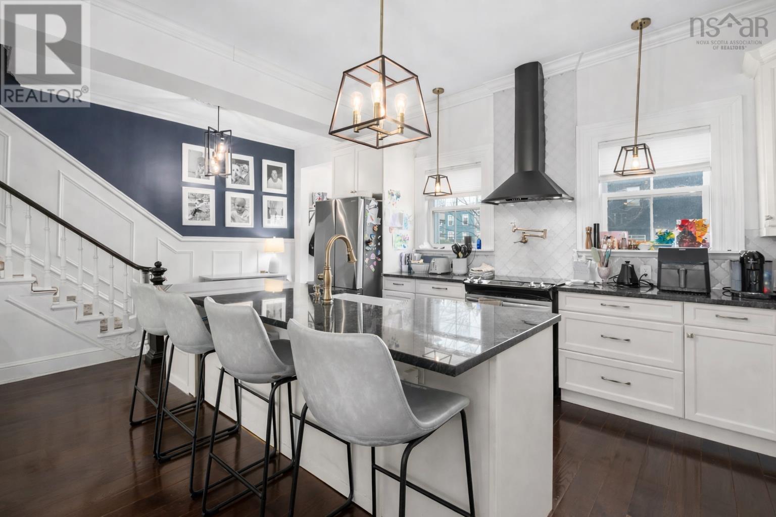 Property 2 of 38 of 6028/6030 Cunard Street