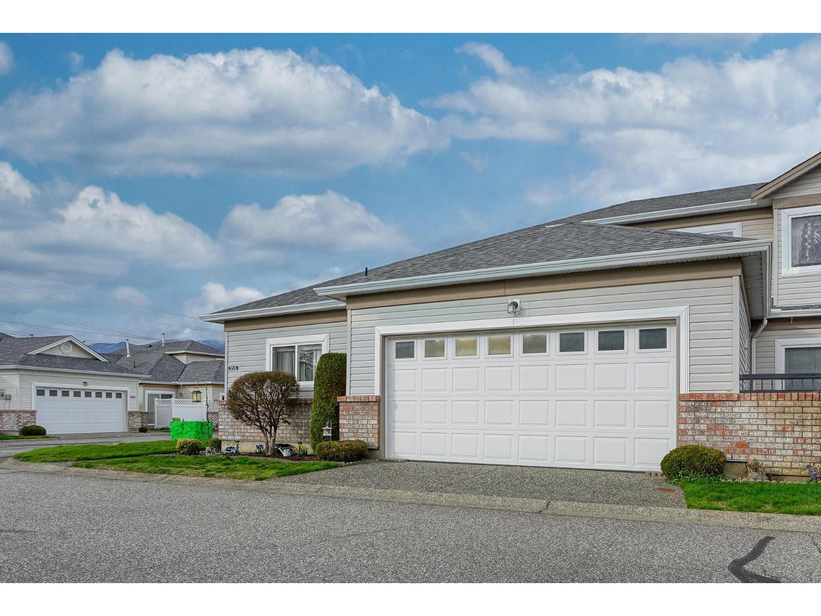 213 8485 YOUNG Road - photo 2