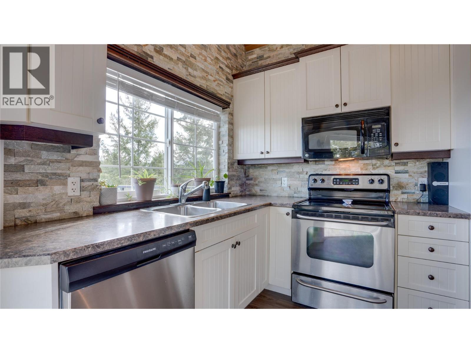 354 Lakewood Road, Vernon