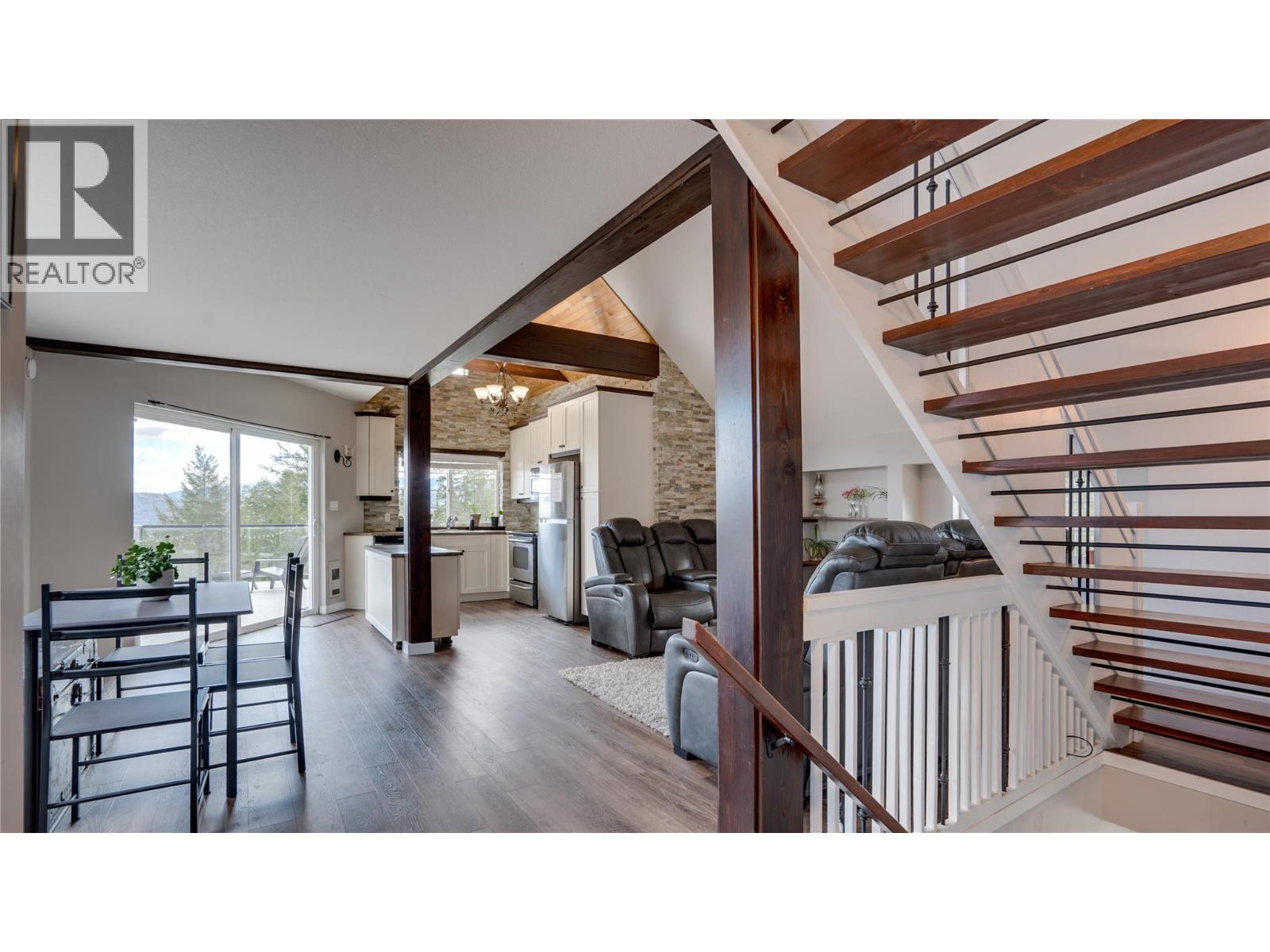 354 Lakewood Road, Vernon