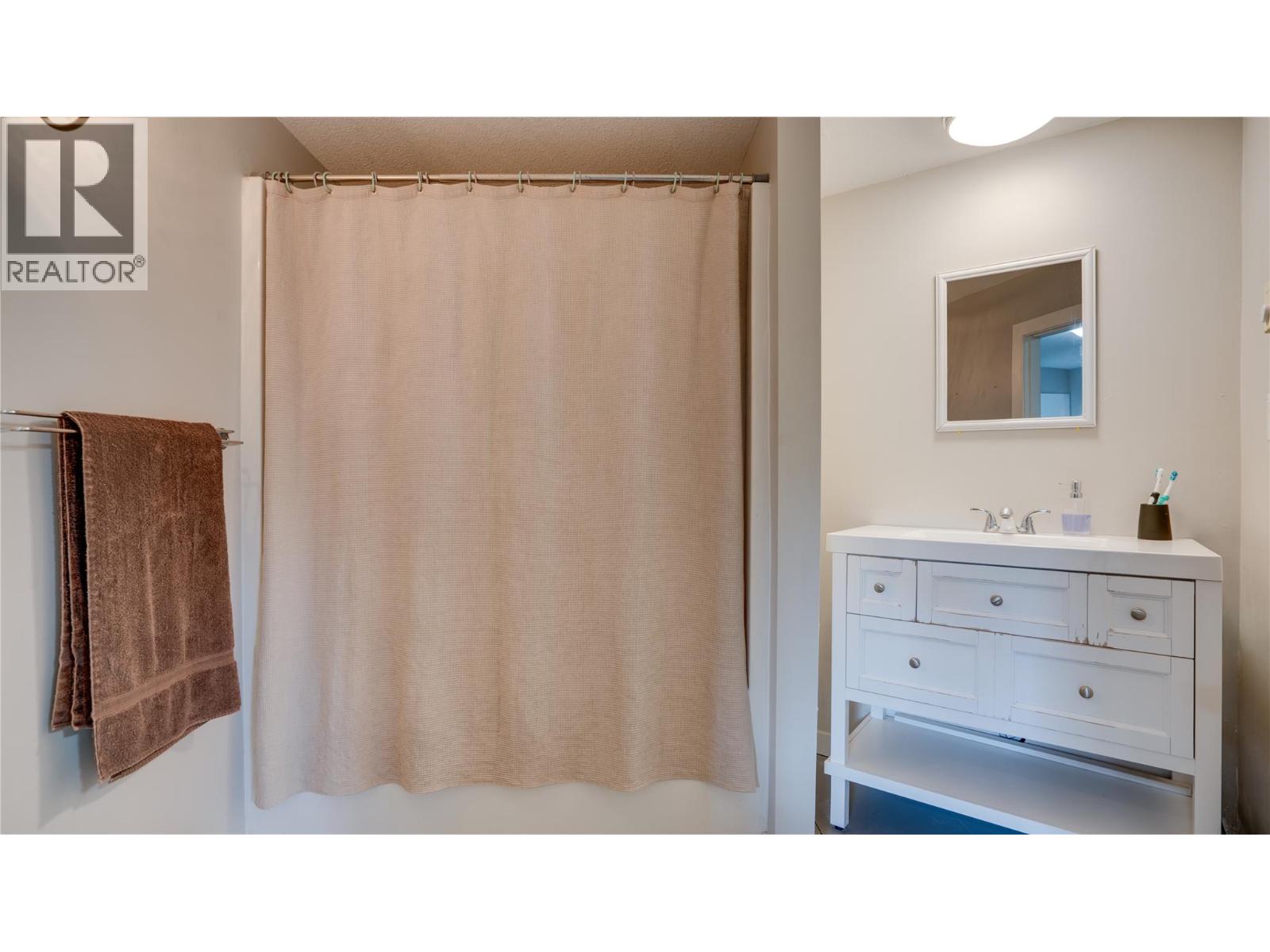 354 Lakewood Road, Vernon