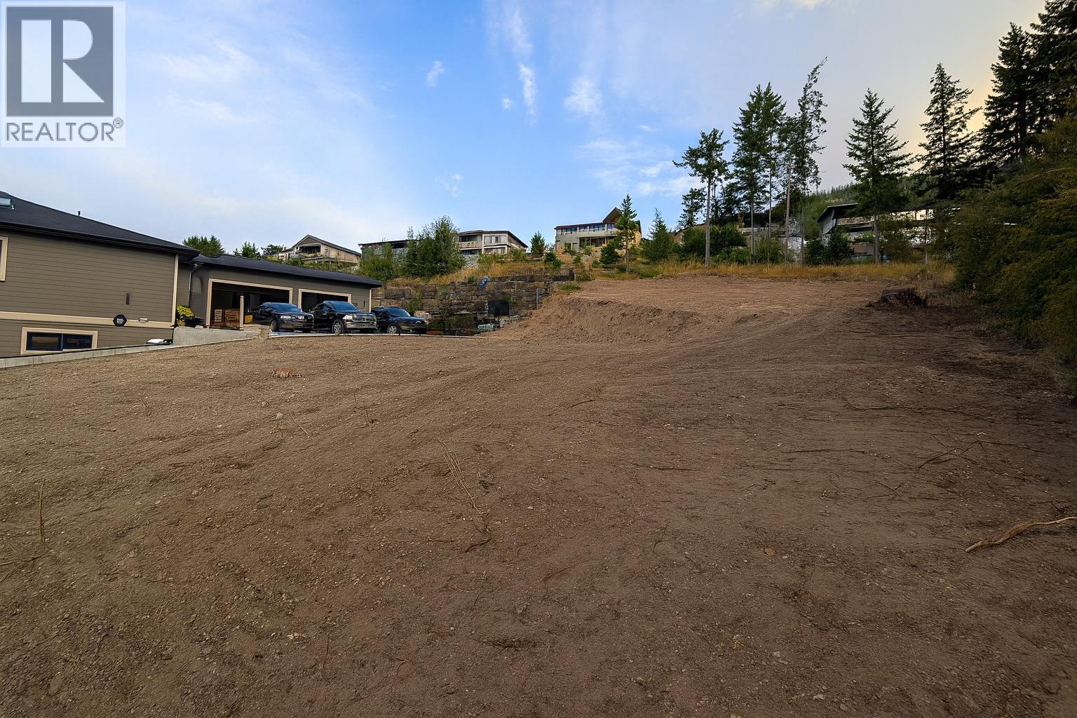  1060 16 Avenue Southeast, Salmon Arm