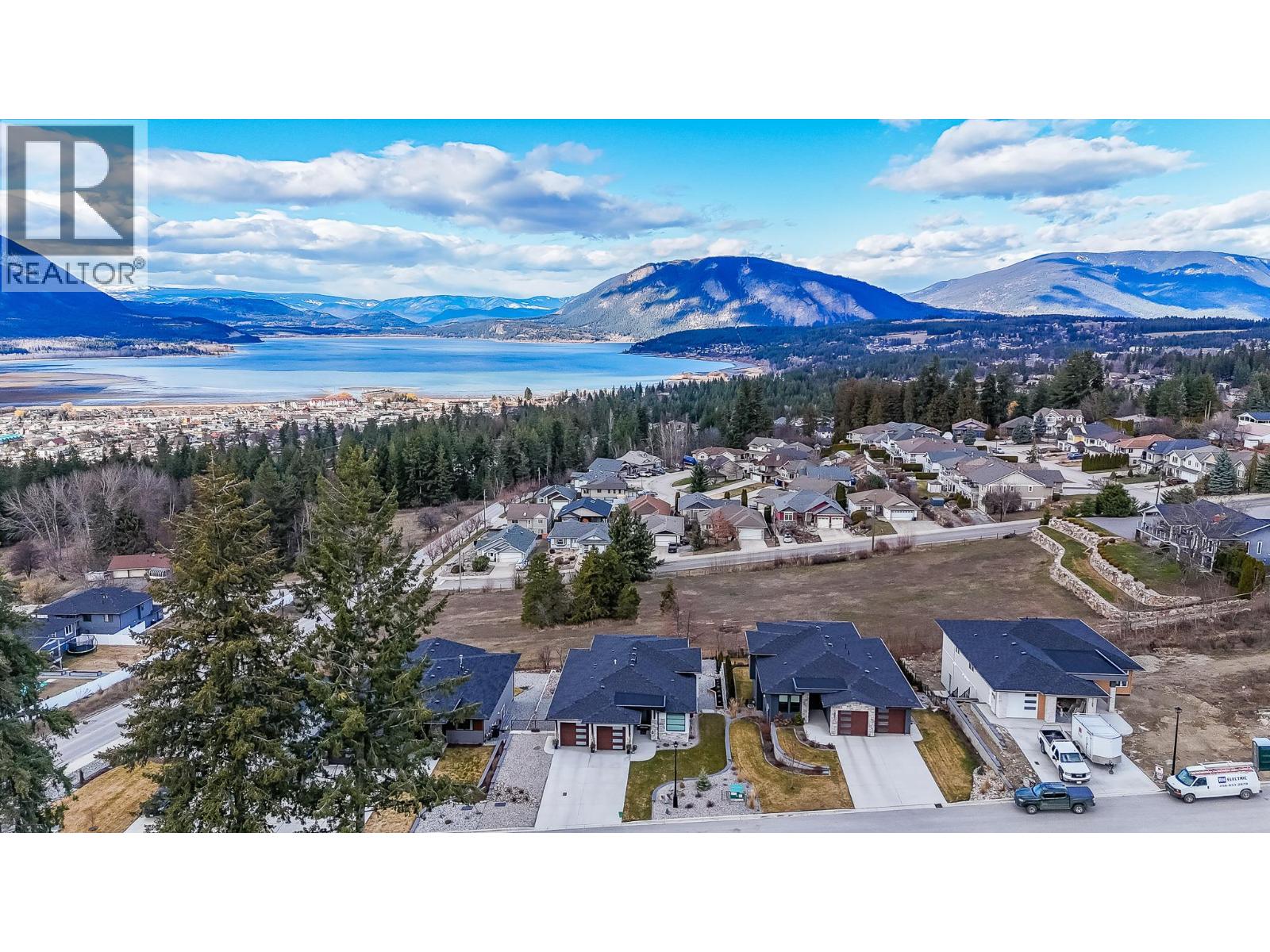  1060 16 Avenue Southeast, Salmon Arm